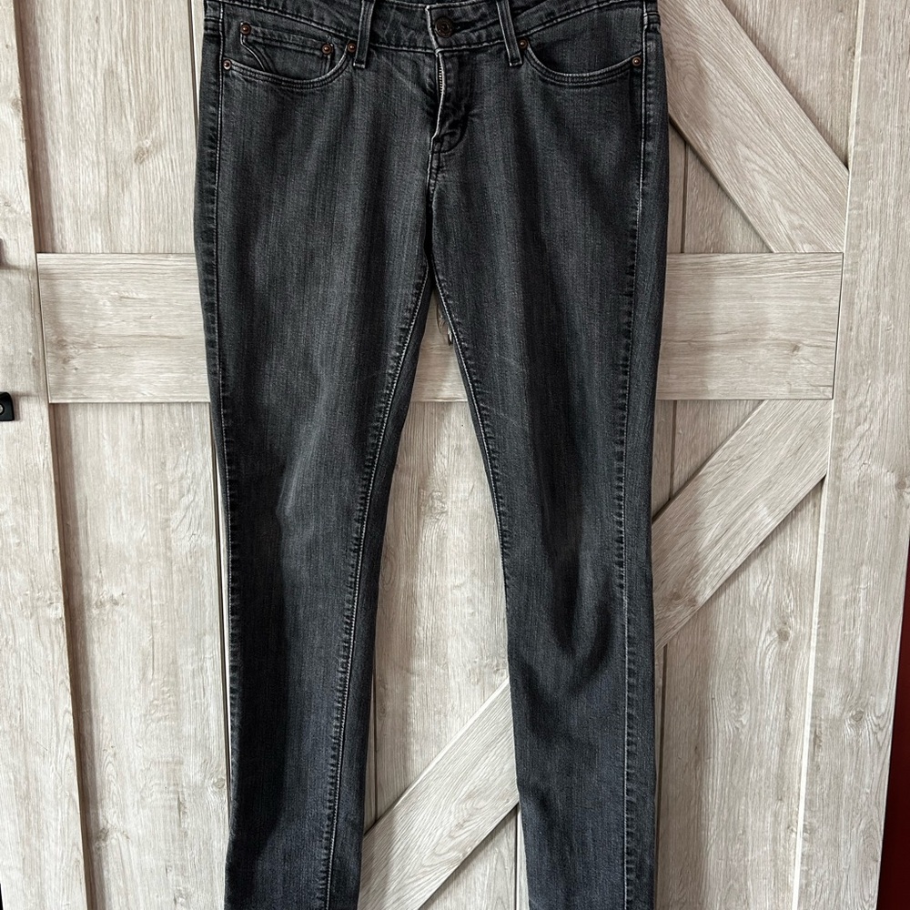 EUC -Levi's Black Skinny Jeans with Sleek Fit Sz 10 30 x 31 B12